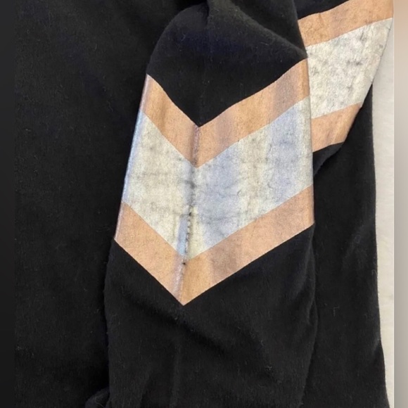 ❌SOLD❌VS PINK LONG SLEEVE V-NECK CAMPUS TEE SHIRT BLACK GOLD SILVER BLING 86 PUP - Picture 8 of 14